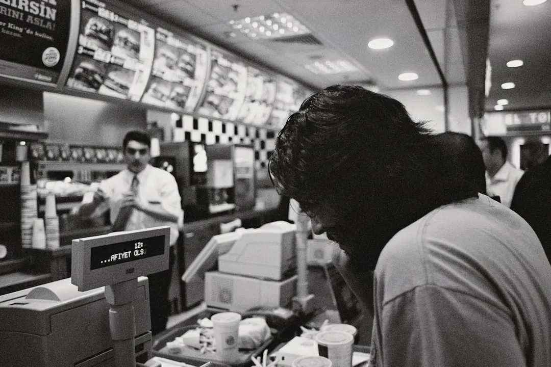 Social Observation: Tipping When Someone Is Watching (Image Credits: Unsplash)