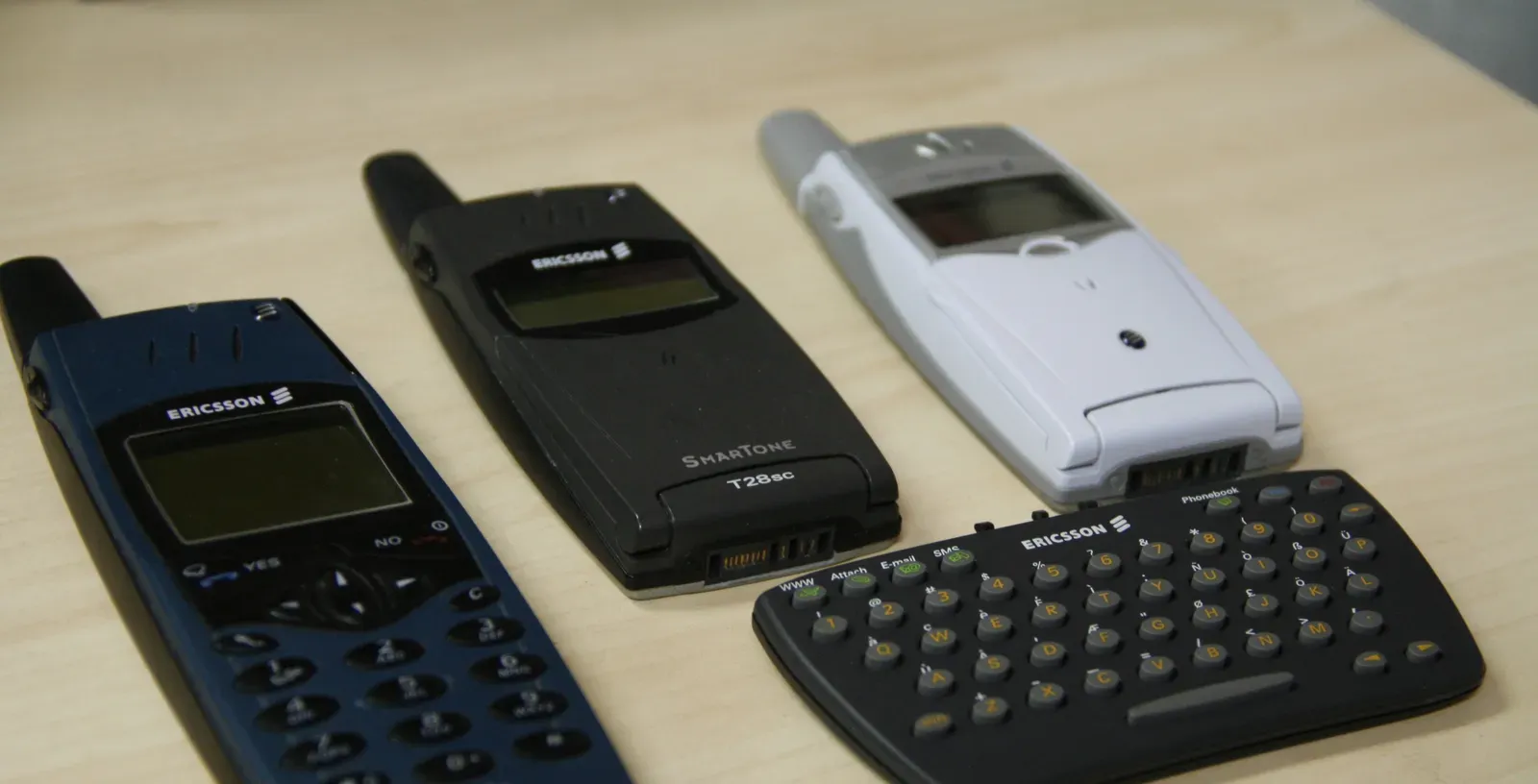 8. The brick cell phone in Wall Street (1987) (Image Credits: Wikimedia)