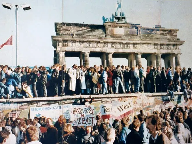 The Berlin Wall Falls by Mistake (Image Credits: Wikimedia)