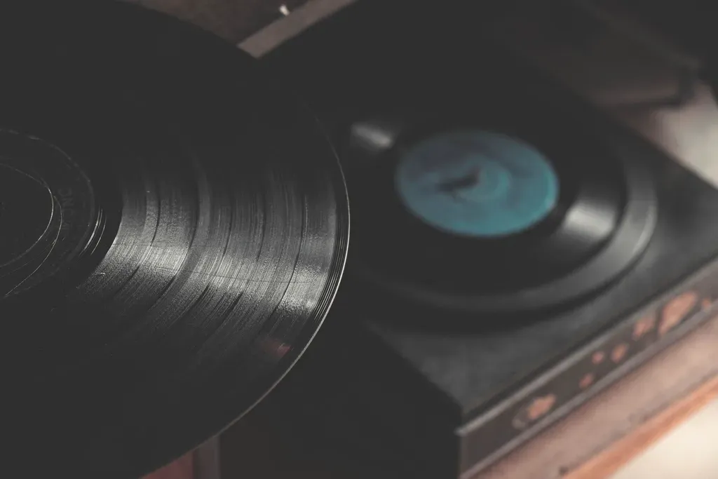 4. Nine Inch Nails - "Closer" (1994) (Image Credits: Rawpixel)