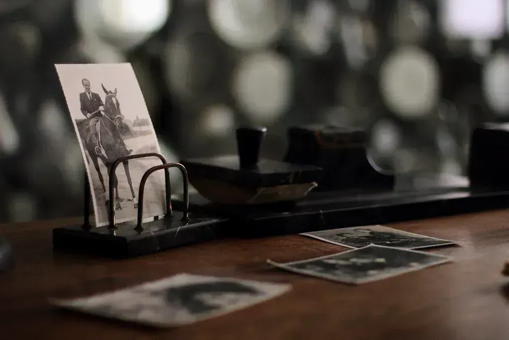 2. The Holocaust and Oskar Schindler's Actions (1939–1945) - Schindler's List (1993) (_Pek_, Flickr, CC BY-SA 2.0)
