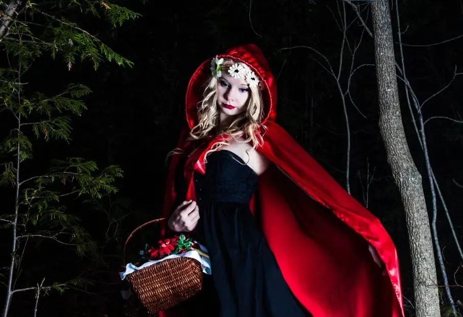 1. Little Red Riding Hood: Nobody Comes to Save Her (Image Credits: Pexels)