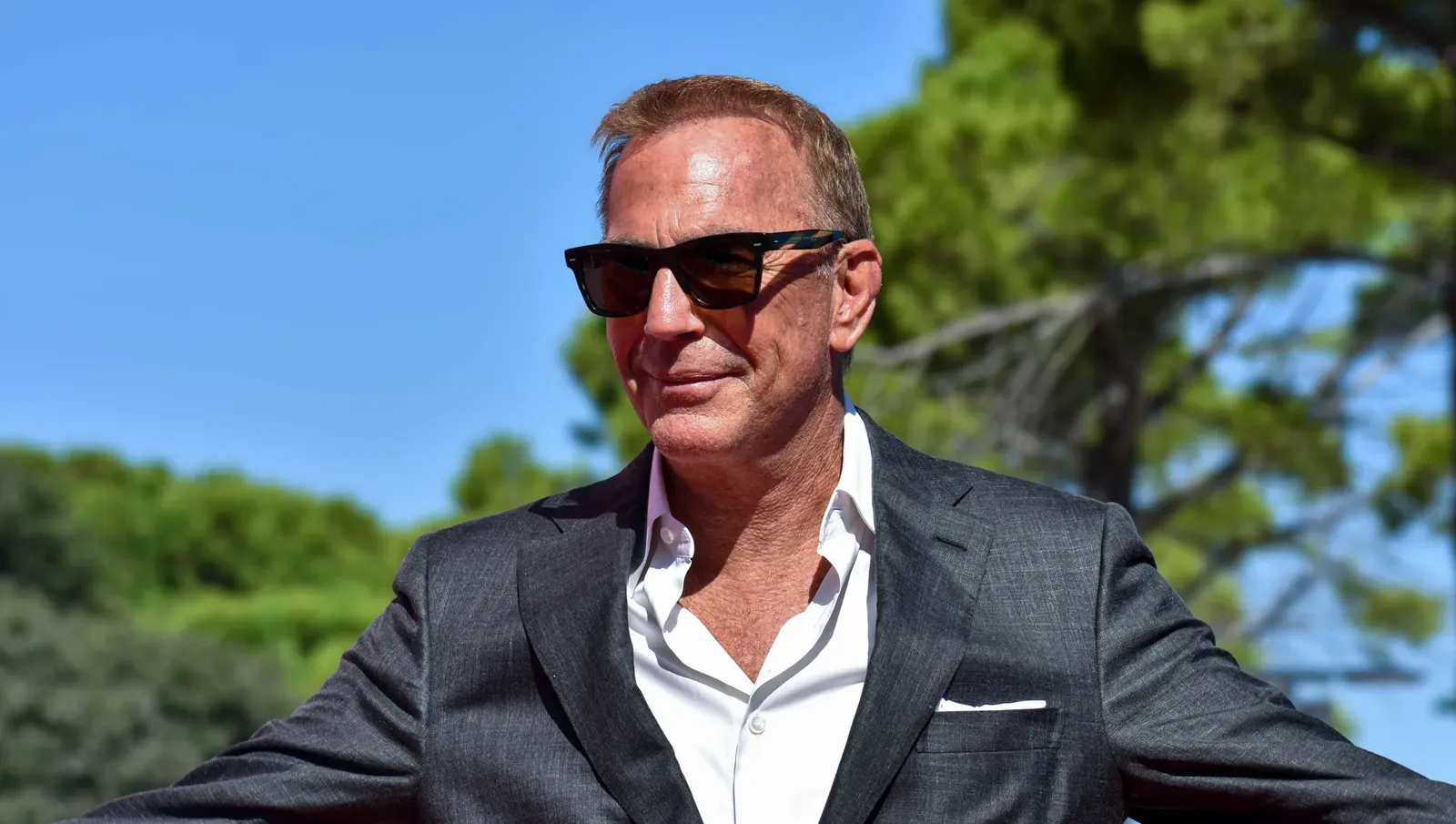 Kevin Costner and Cindy Silva: $80 million from a rising star's fortune (Image Credits: Wikimedia)