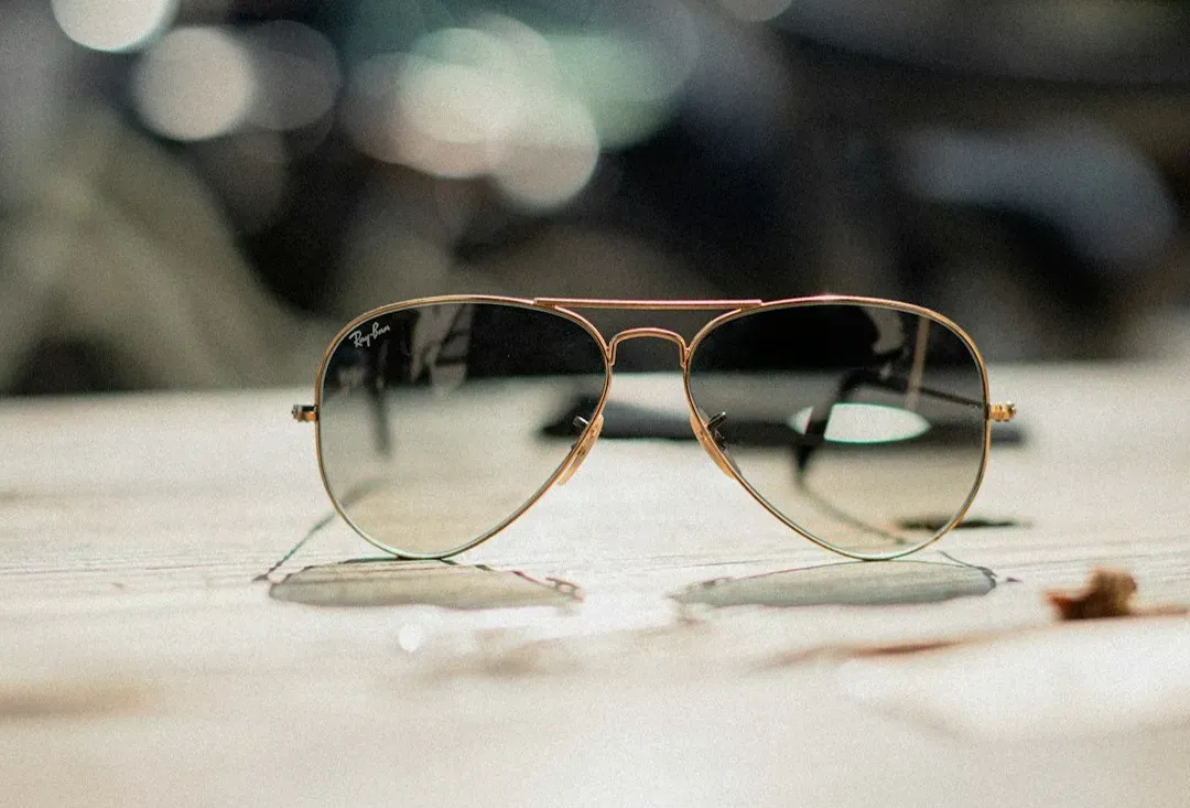 2. Aviator sunglasses in Top Gun (1986) (Image Credits: Unsplash)