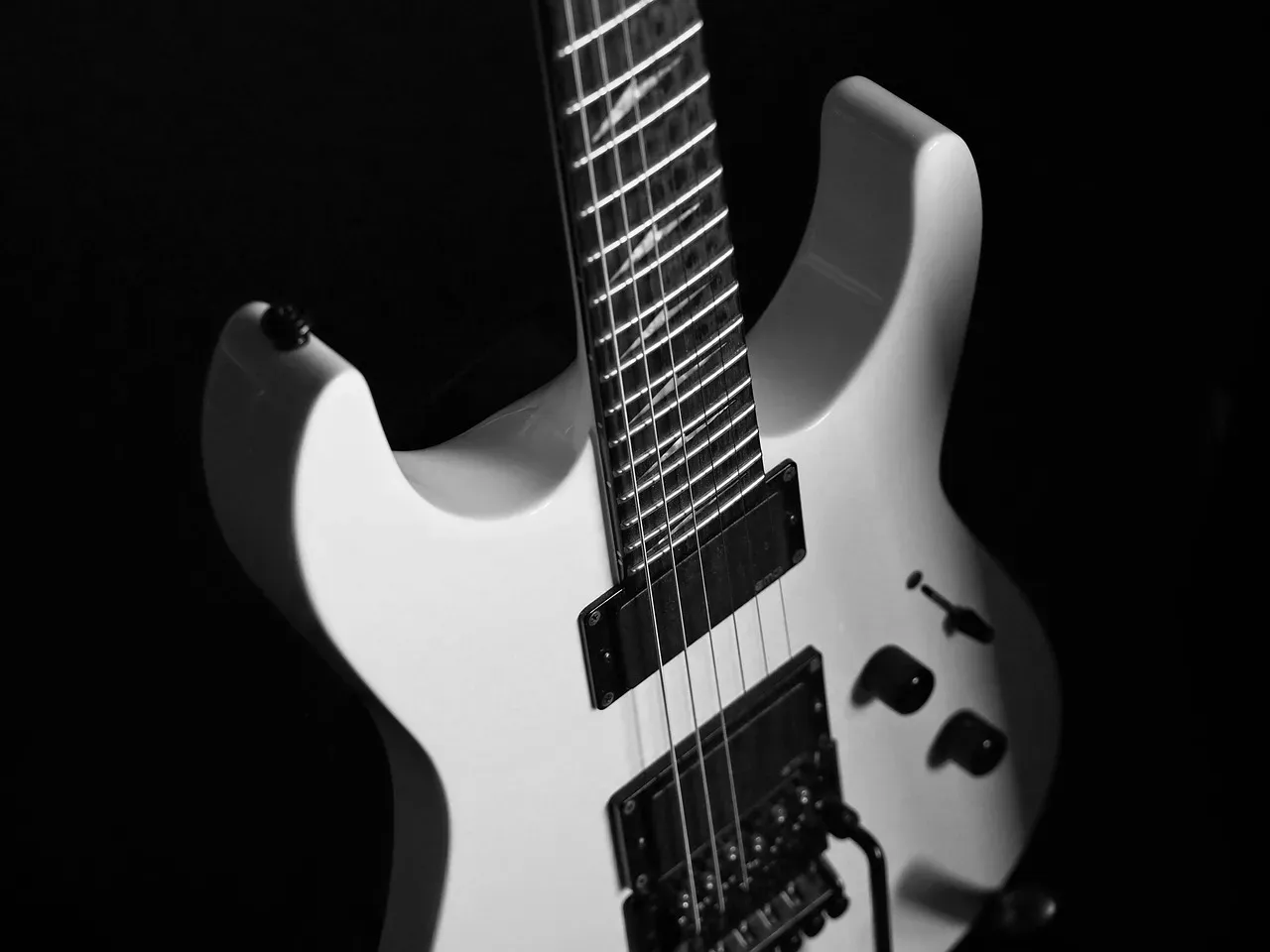 4. "Seven Nation Army" - The White Stripes (Image Credits: Pixabay)
