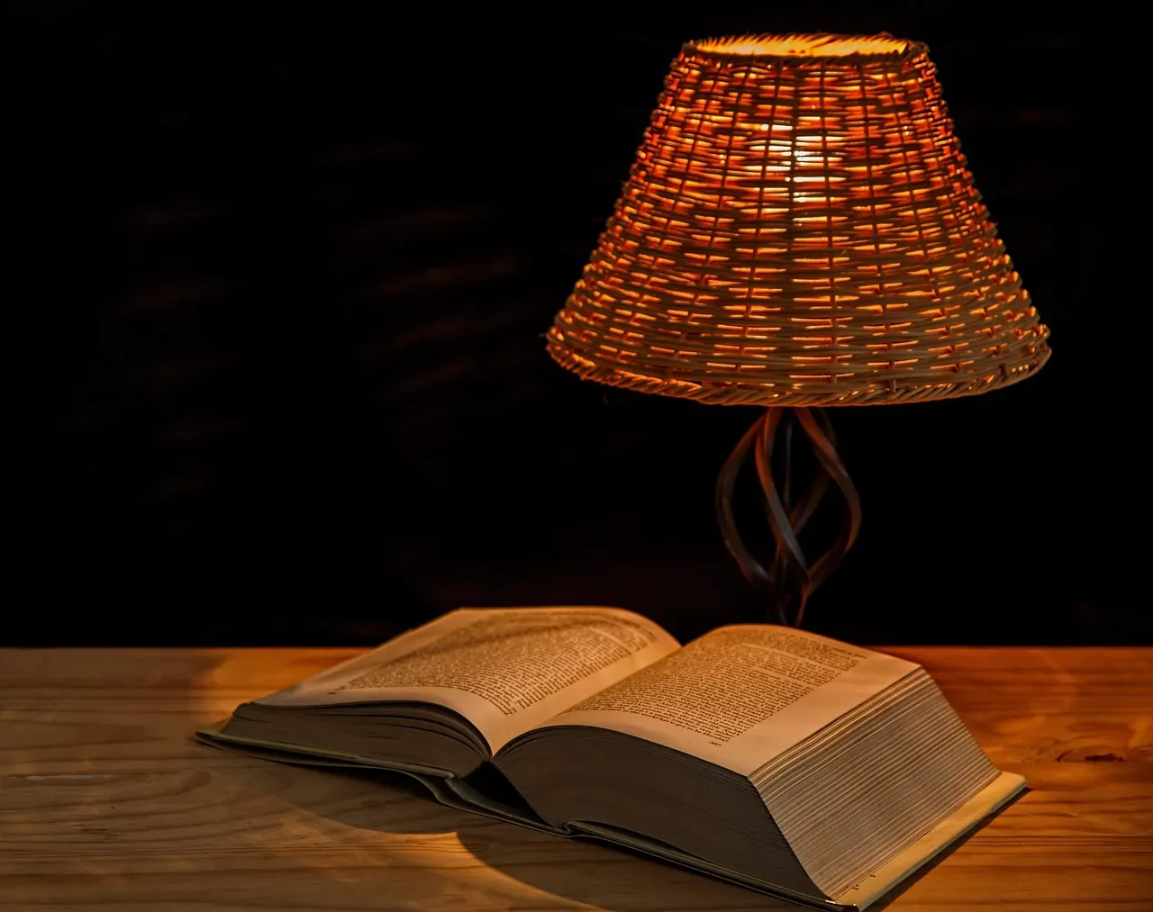A Good Reading Light (Image Credits: Pixabay)