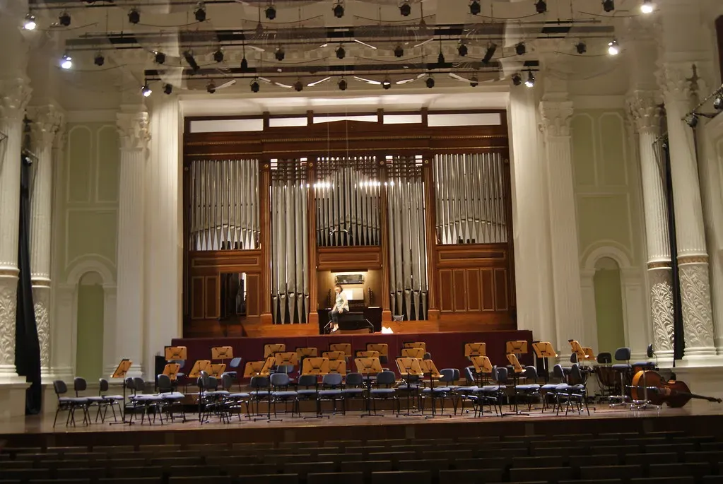 Materials That Absorb and Reflect (Image Credits: Flickr)