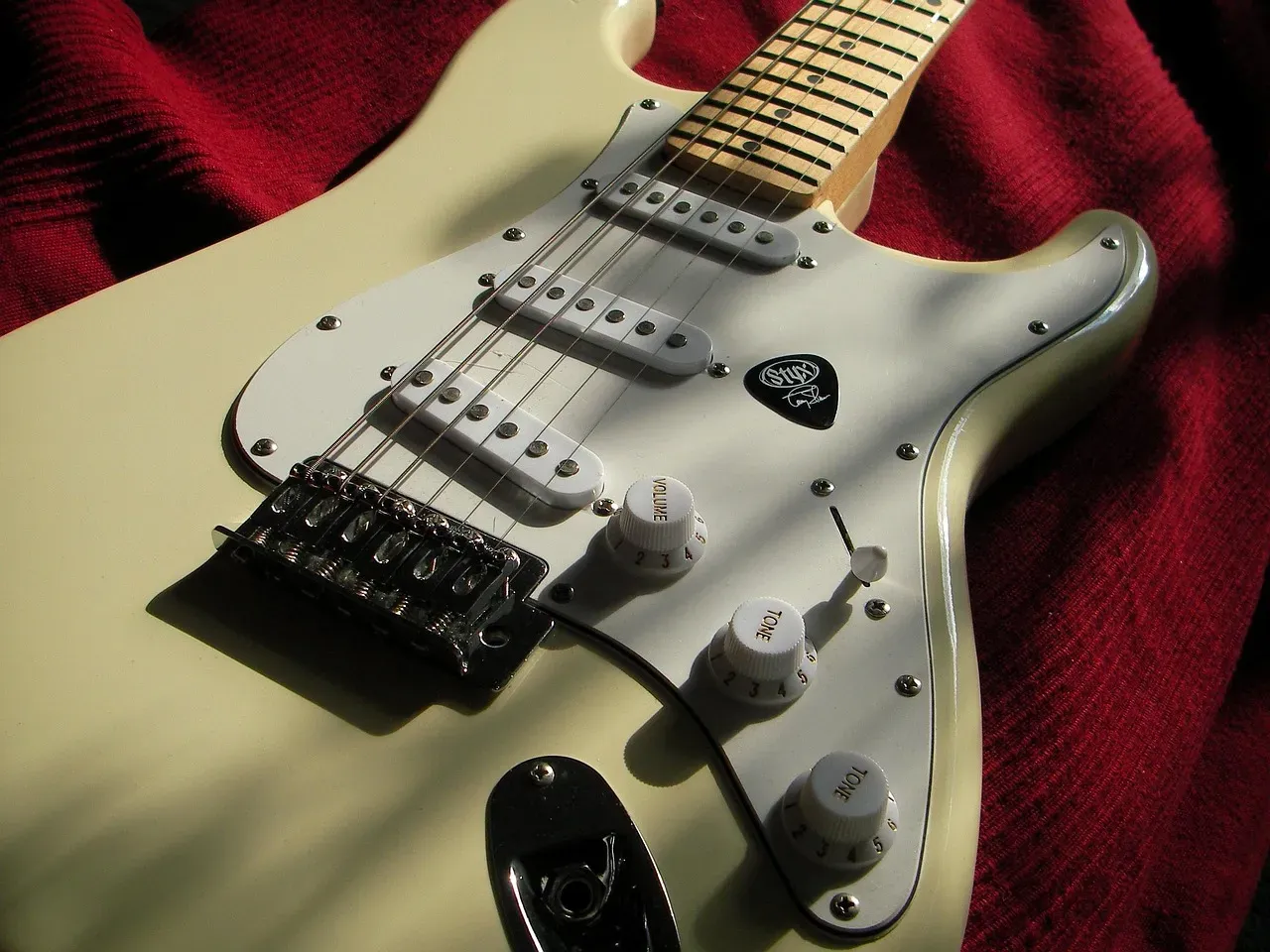 4. The Kazoo - Jimi Hendrix, "Crosstown Traffic" (1968) (Image Credits: Pixabay)