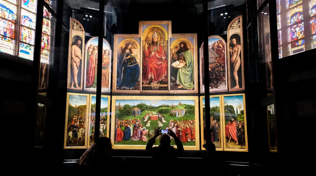 4. The Ghent Altarpiece's "Just Judges" Panel – Saint Bavo Cathedral, Ghent (1934) (Francisco Anzola, Flickr, CC BY 2.0)
