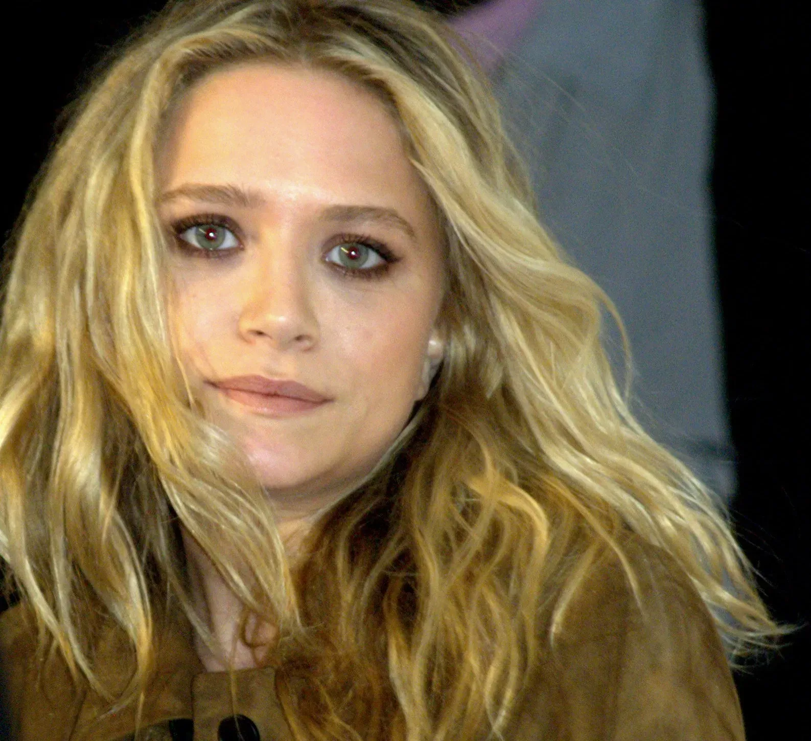 2. Mary-Kate and Ashley Olsen's Quiet Fashion Fortune (Image Credits: Wikimedia)