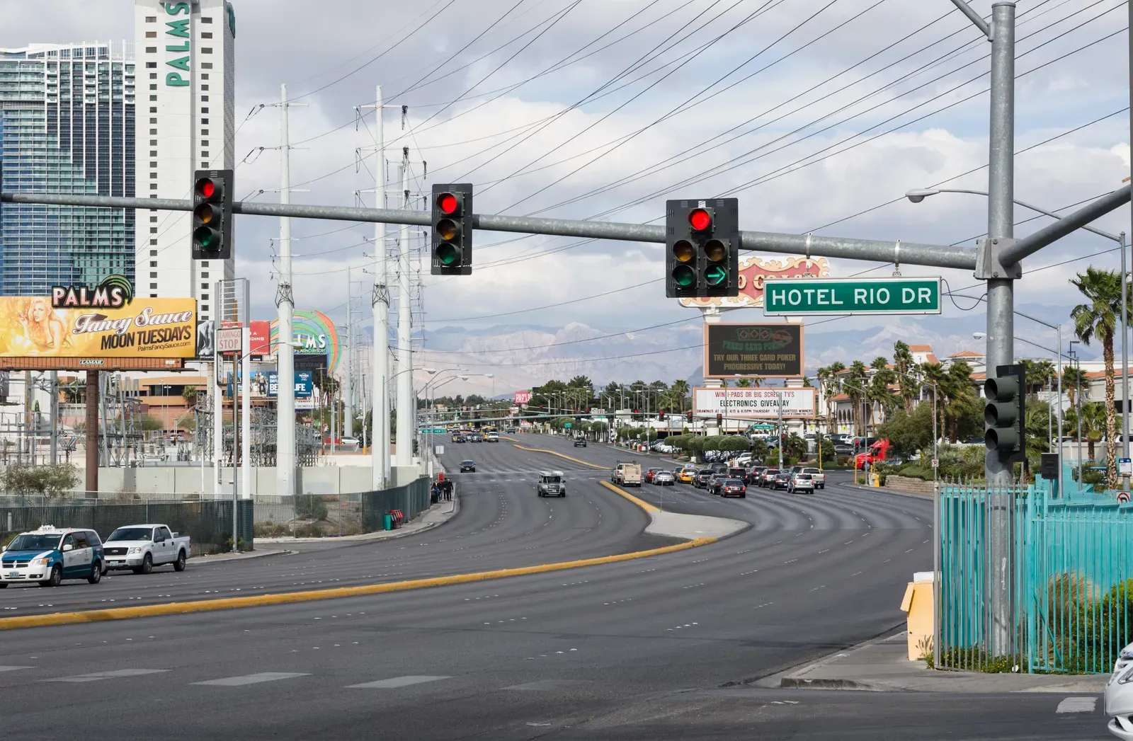 Flamingo Road and Maryland Parkway: Speed Through a Dense Corridor (By When reusing, please credit me as
author: Adam Kliczek, http://memoriesstay.com (CC-BY-SA-3.0)
If you use my image on your website, please send me an email with webpage adress.
Contact me at: adam.kliczekgmail.com
pl
en
+/−
pl
en
+/−, CC BY-SA 3.0)