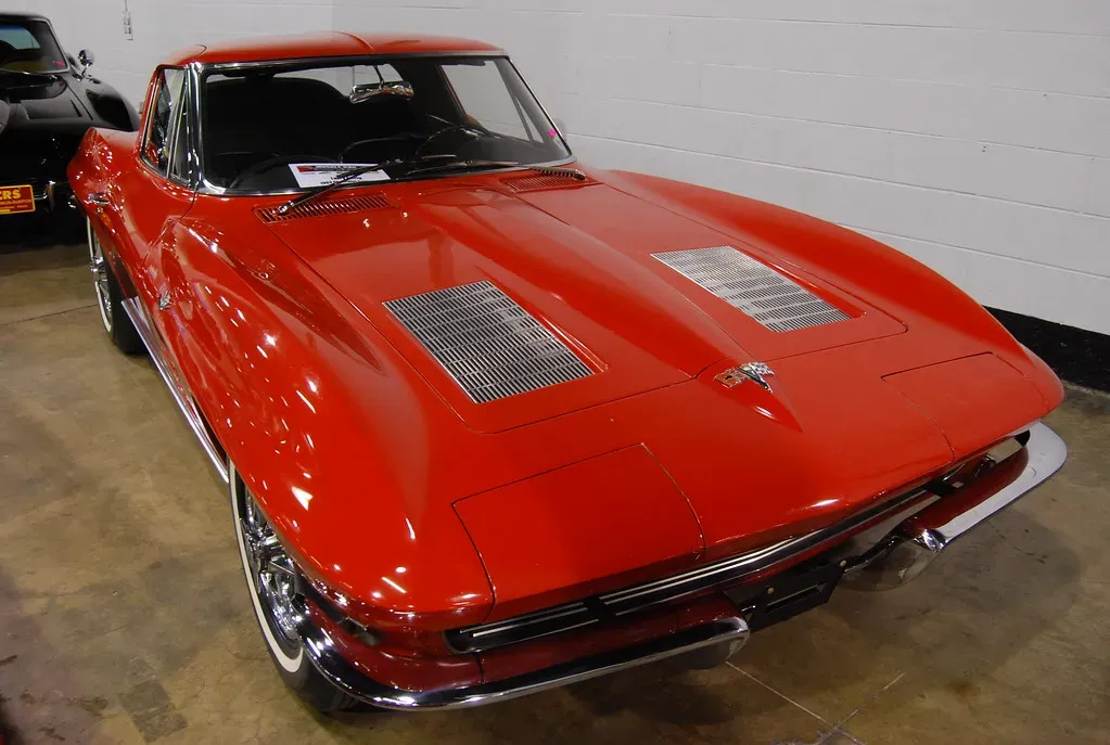 Chevrolet Corvette Sting Ray (1963) (artistmac, Flickr, CC BY-SA 2.0)