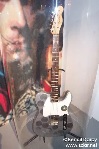 Syd Barrett (Expo Pink Floyd - Syd Barett telecaster

Uploaded by Expo Pink Floyd, CC BY 2.0)