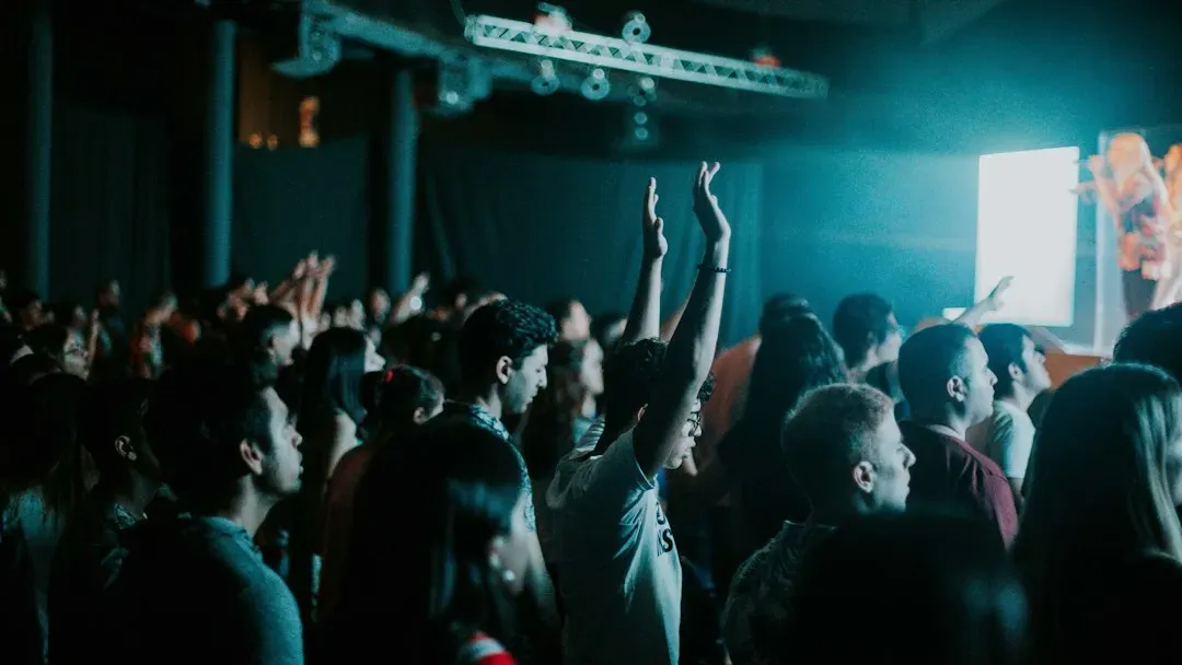 Watch parties and live reactions thrive more under weekly formats (Image Credits: Unsplash)
