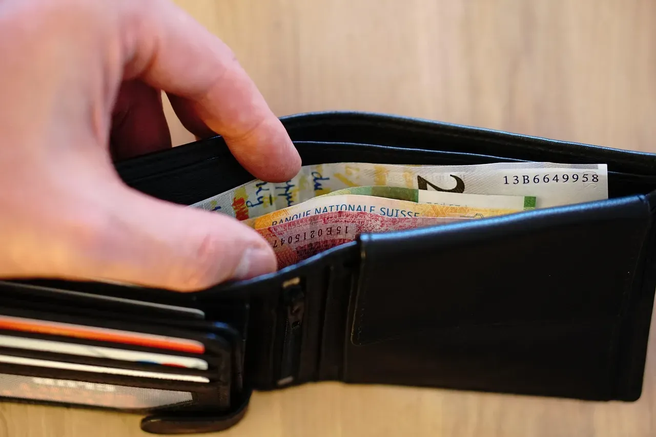 The Core Difference: What 6-to-5 Actually Costs You (Image Credits: Pixabay)
