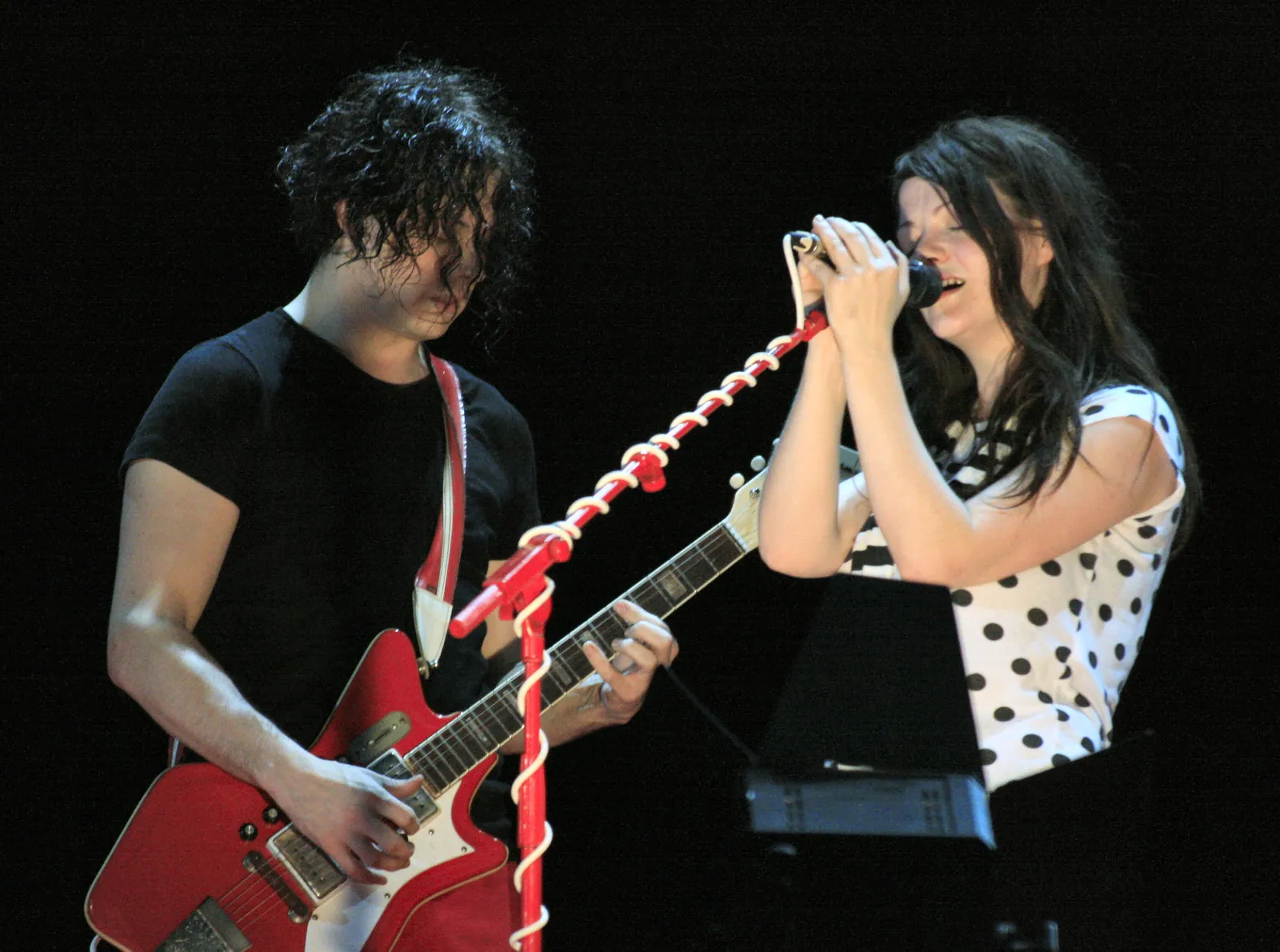 5. The White Stripes – White Blood Cells (2001) (Image Credits: Wikimedia)