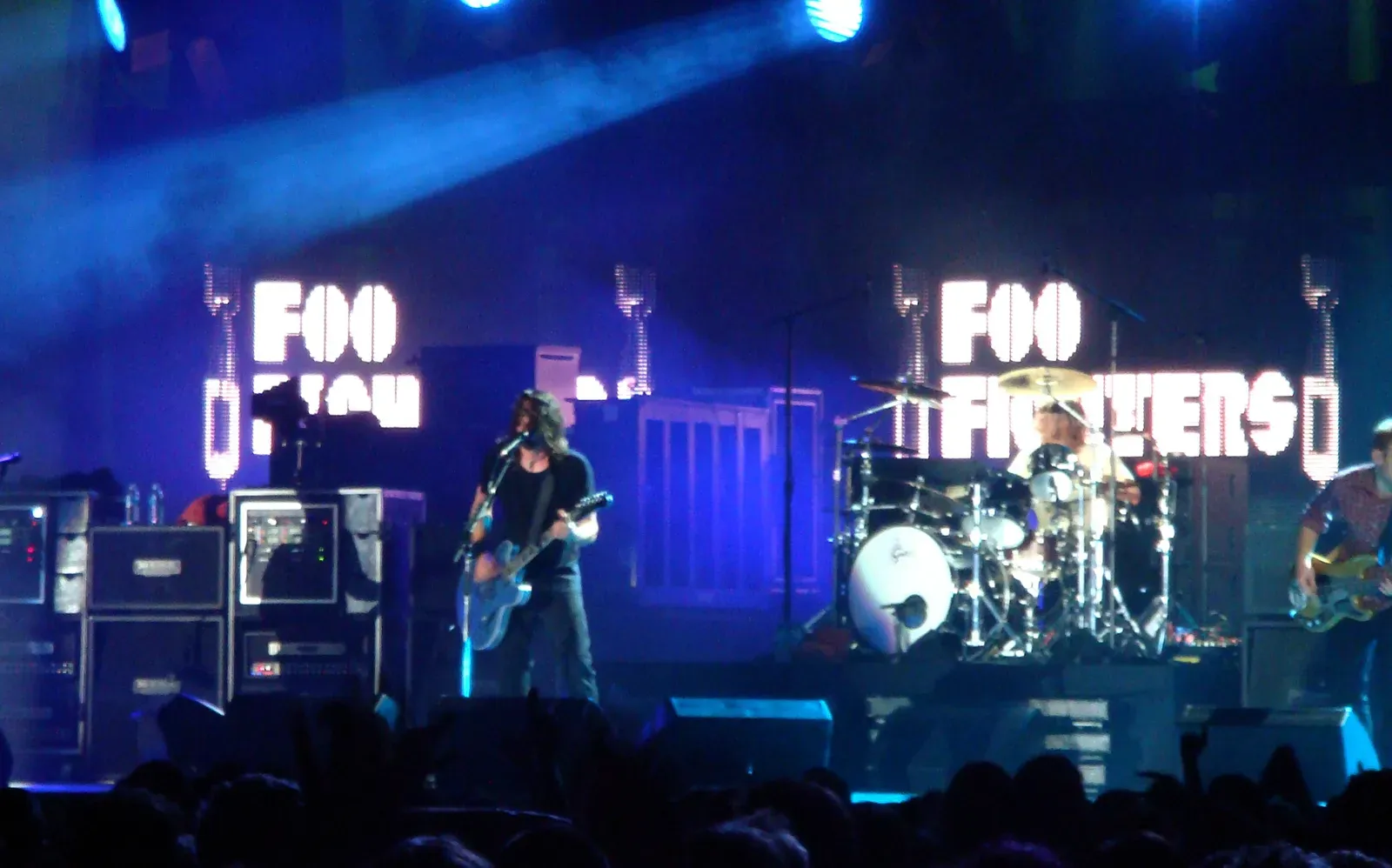 Foo Fighters above a boat house (Image Credits: Wikimedia)