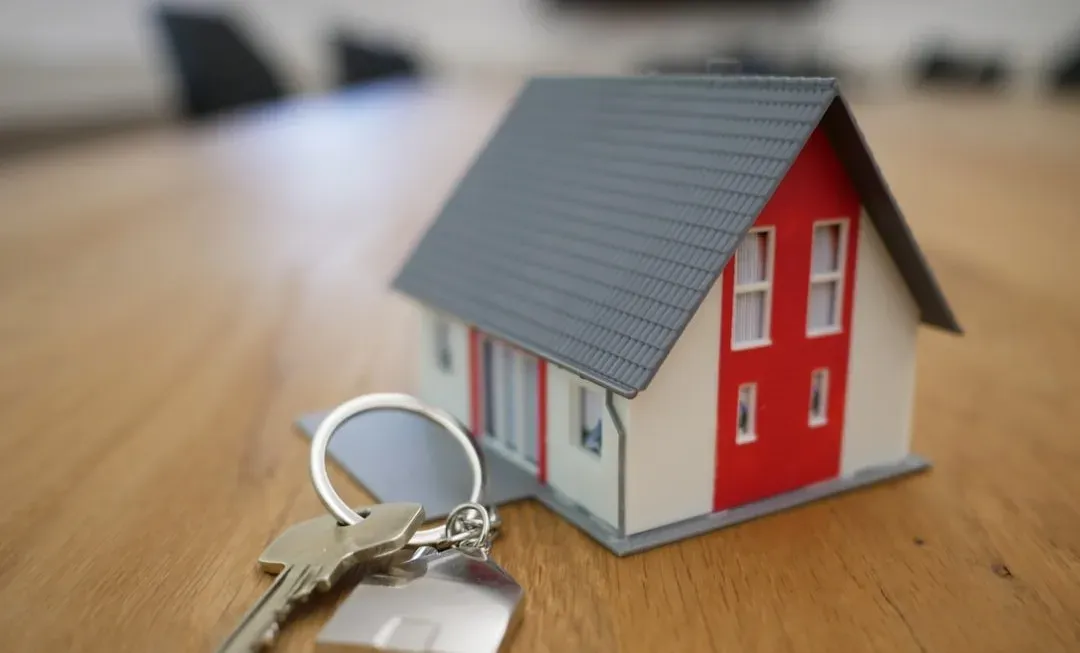 Ross Bagley swapped sitcoms for real estate (Image Credits: Unsplash)