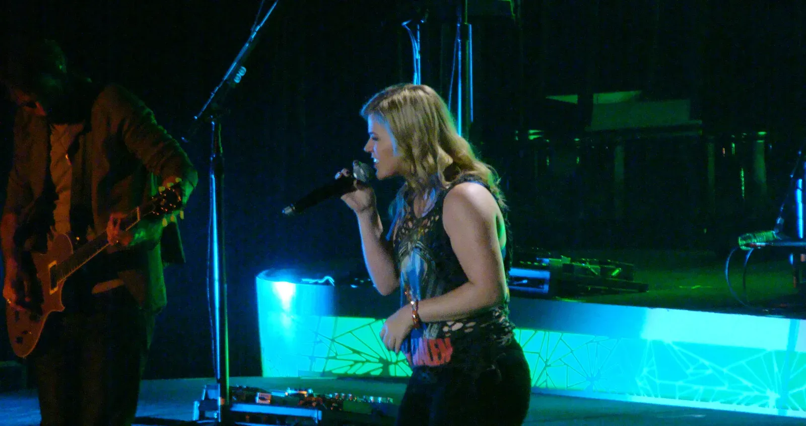 4. Since U Been Gone - Kelly Clarkson (Image Credits: Wikimedia)