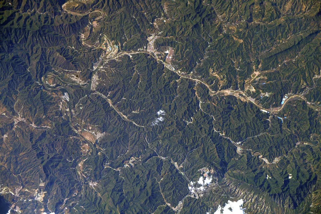 The Great Wall of China Is Visible From Space (Image Credits: Flickr)
