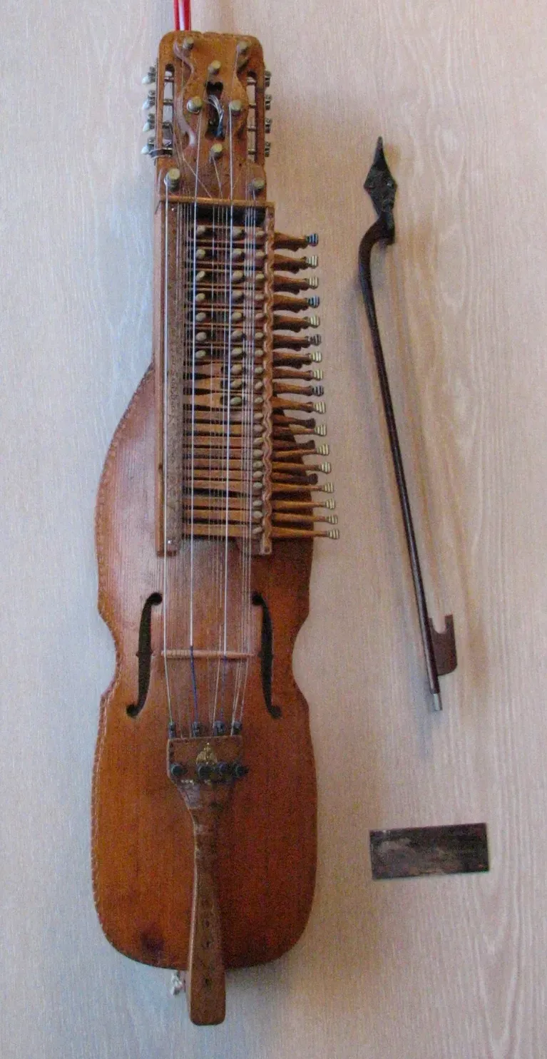 Nyckelharpa Captivates Swedish Folk Revival (Image Credits: Wikimedia)