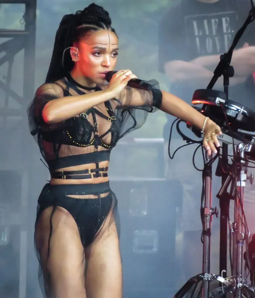 FKA twigs - EUSEXUA (Image Credits: Flickr)