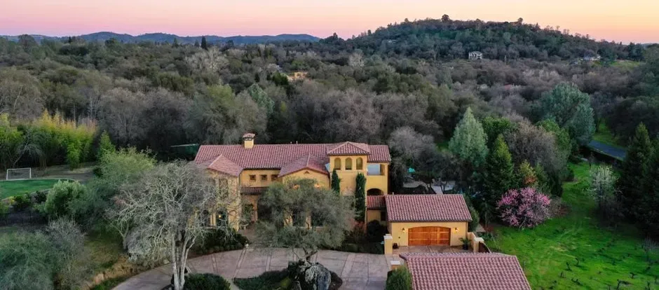 4. The Manor, Holmby Hills - the Spelling family's 123 room mansion (Image Credits: Pexels)