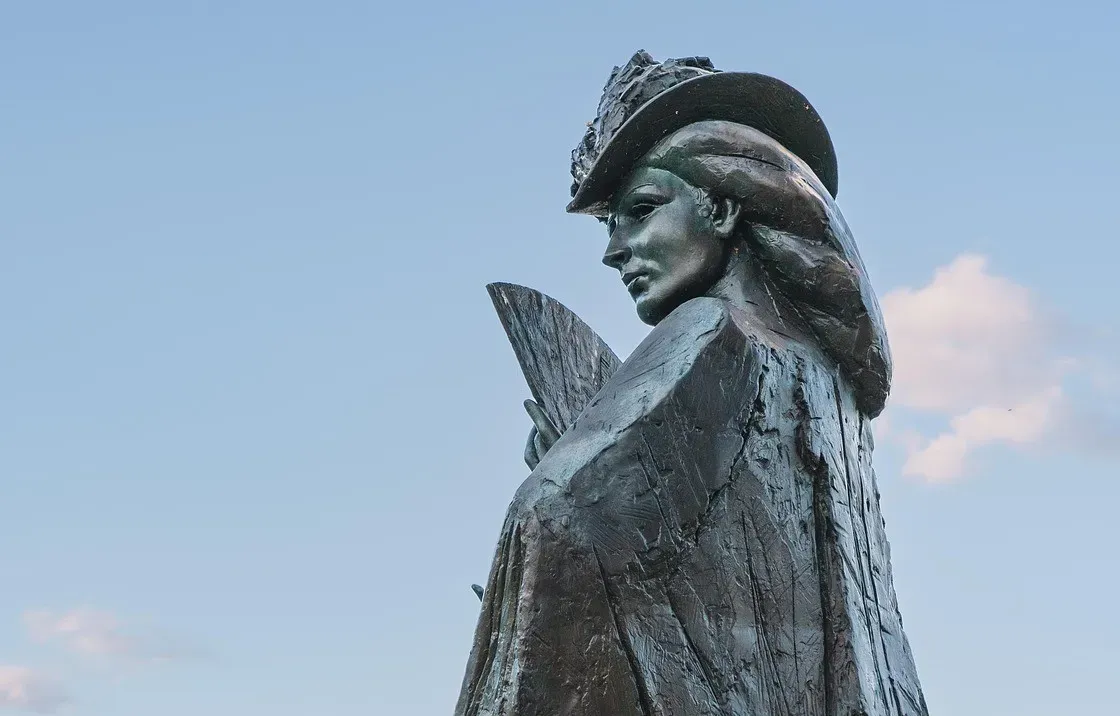 8. Elizabeth Bennet - The Woman Who Made Self-Respect Non-Negotiable (Image Credits: Pixabay)