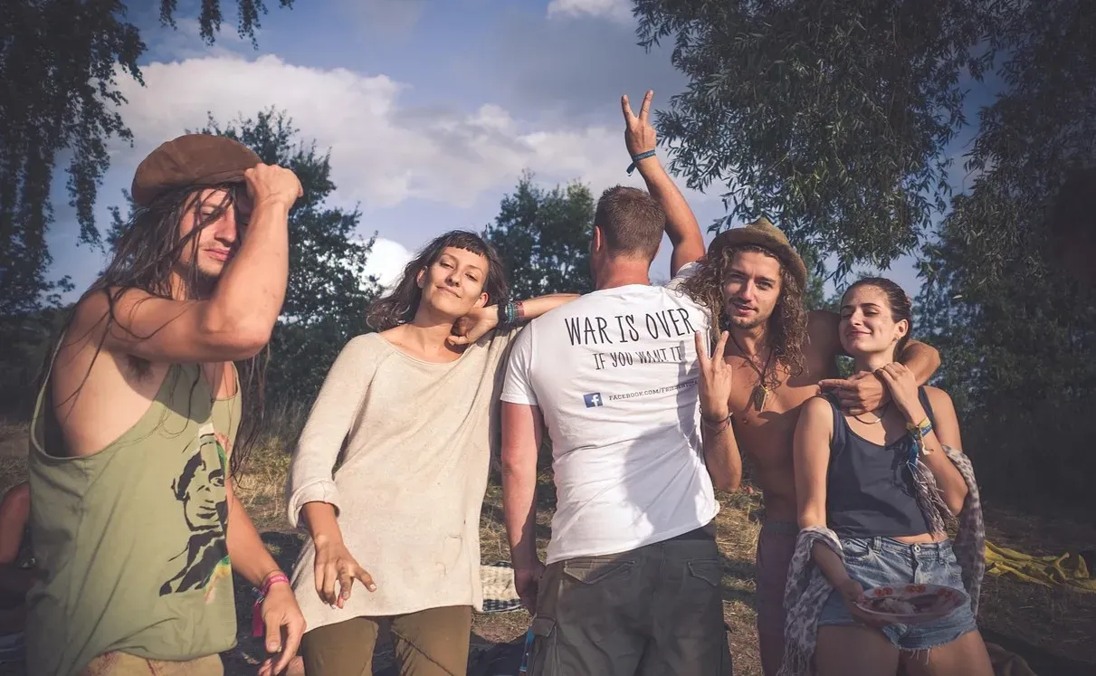 2. Woodstock 1999: The Nostalgia Trap That Predicted Everything Wrong With Festivals (Image Credits: Pixabay)