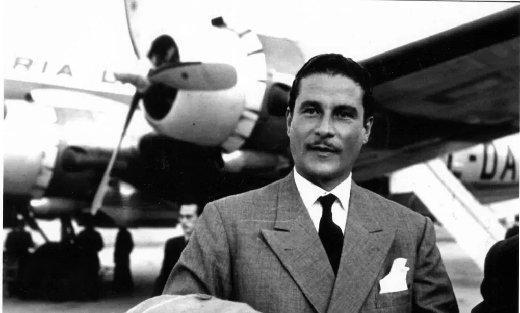 Errol Flynn and Warner Bros. (Image Credits: Flickr)
