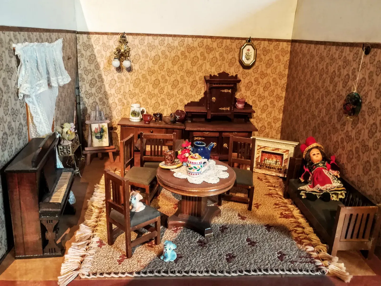 4. Original Bluebird Polly Pocket Sets (By Nemracc, CC BY-SA 4.0)
