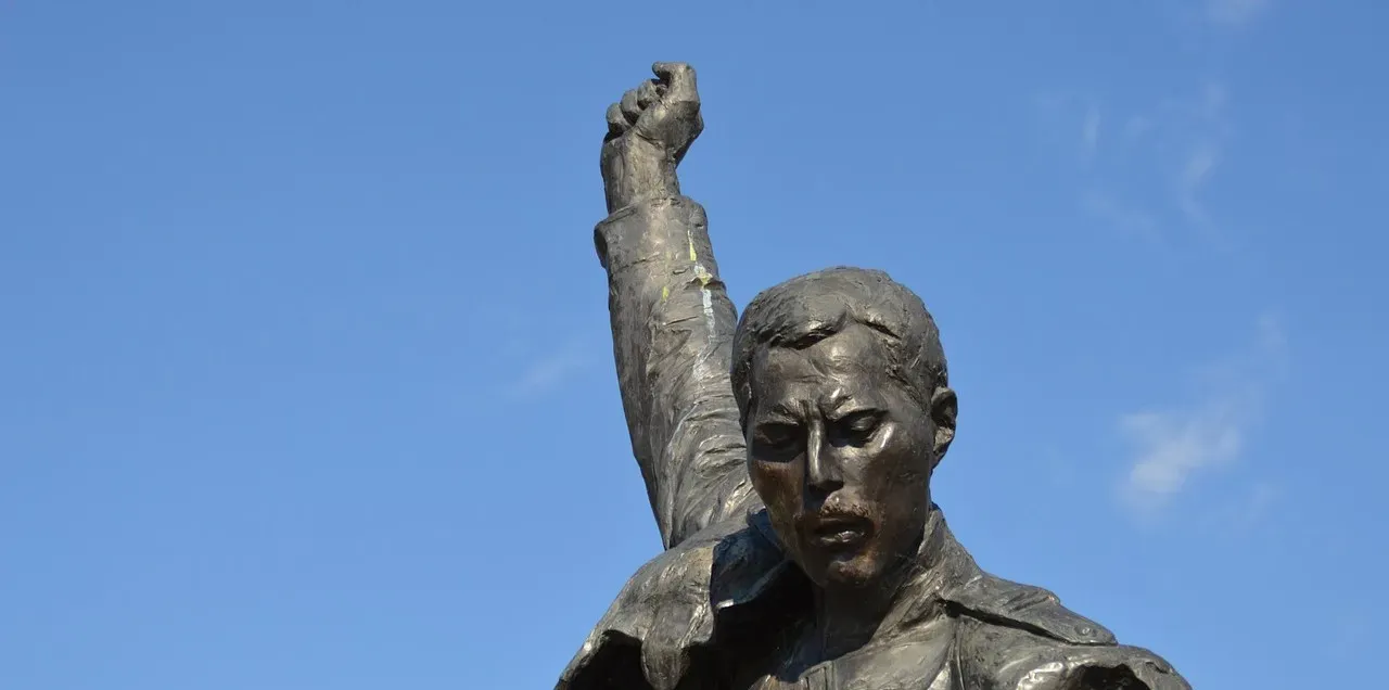 Freddie Mercury: theatrical power with operatic instincts (Image Credits: Pixabay)