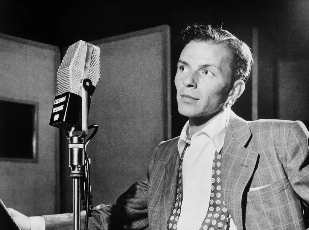 3. Frank Sinatra, Carousel (Image Credits: Pixabay)