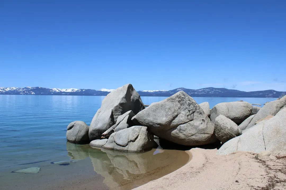 Lake Tahoe Hides Active Faults Beneath Its Scenic Surface (Image Credits: Unsplash)