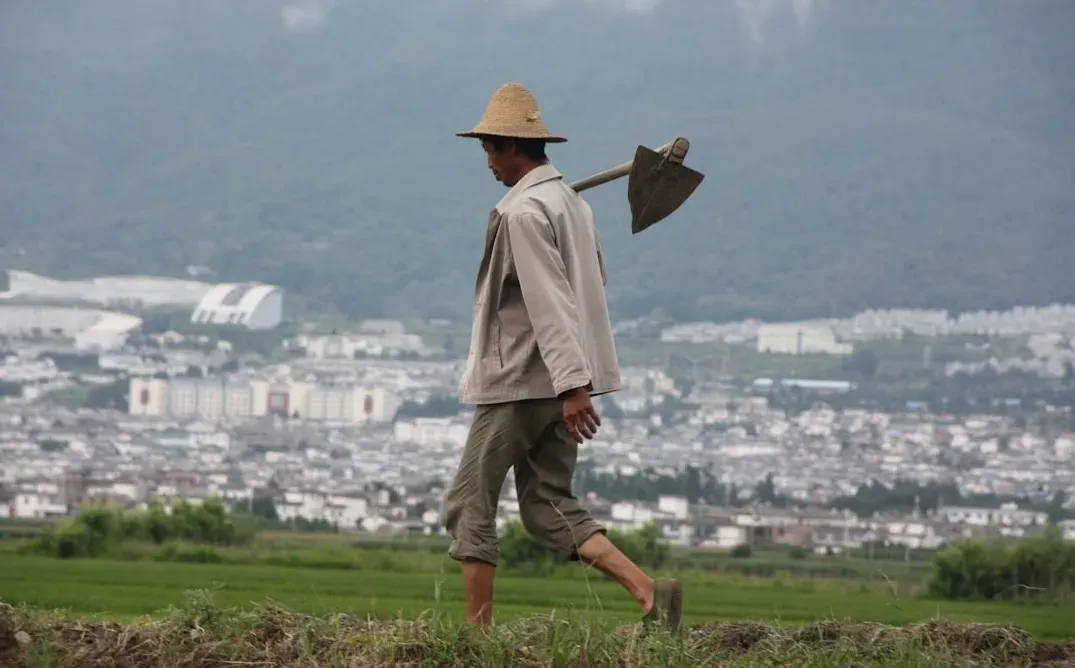 3. The Gong Farmer: Cities Could Not Function Without Them (Image Credits: Unsplash)