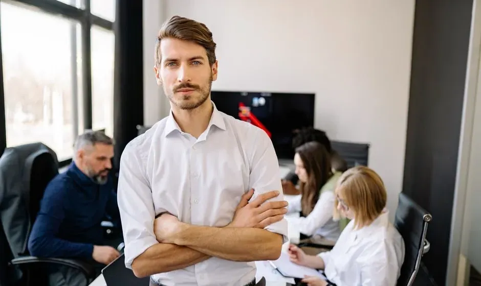 3. Signing With an Unvetted Manager (Image Credits: Pexels)