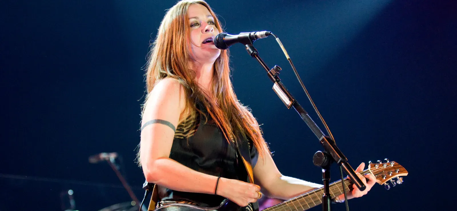 8. Alanis Morissette - Canada (Image Credits: Wikimedia)