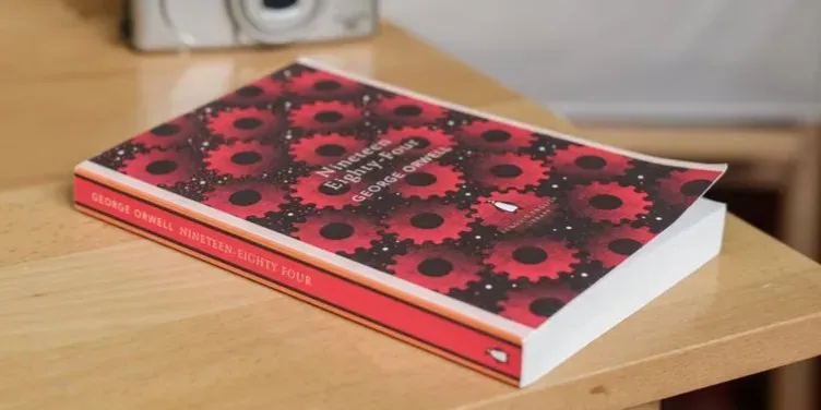 1984 by George Orwell (Image Credits: Pexels)
