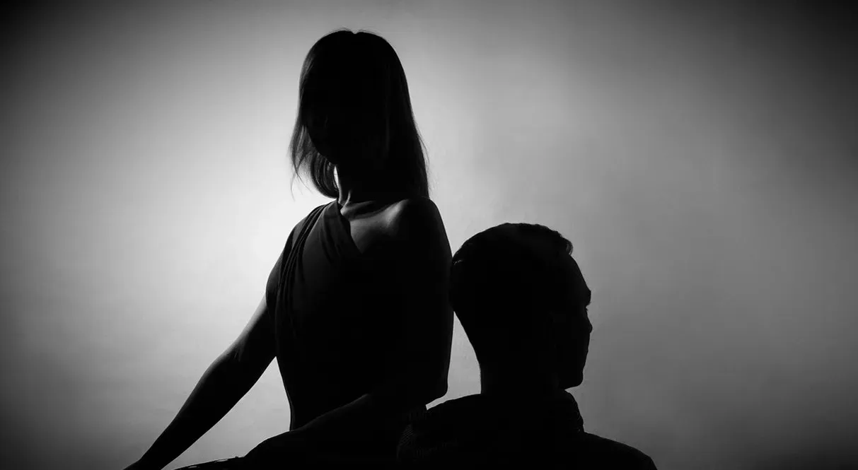 1. Gone Girl by Gillian Flynn - The Cool Girl and the Cage of Marriage (Image Credits: Pixabay)