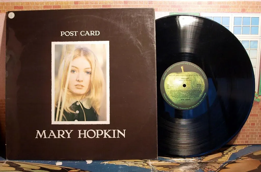 7. Mary Hopkin - Discovered by the Beatles, Then Gone (Image Credits: Flickr)