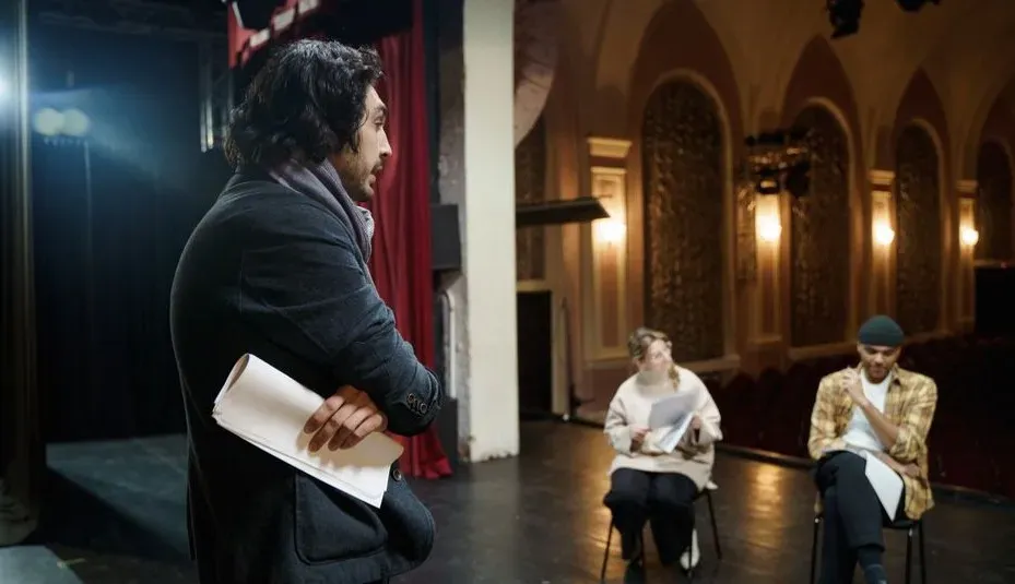 6. Stiff, Classical Stage-Trained Delivery in Film (Image Credits: Pexels)