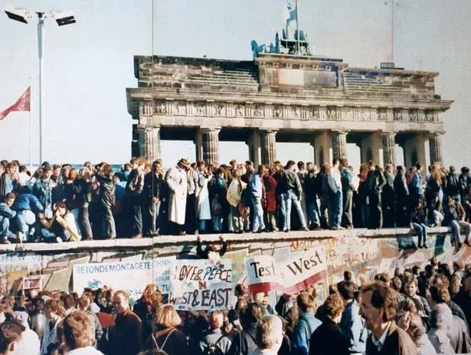 10. The Fall of the Berlin Wall (1989) - Good Bye Lenin! (2003) (Image Credits: Original photo by unknown author. Reproduction from public documentation/memorial by Lear 21 at English Wikipedia., CC BY-SA 3.0)