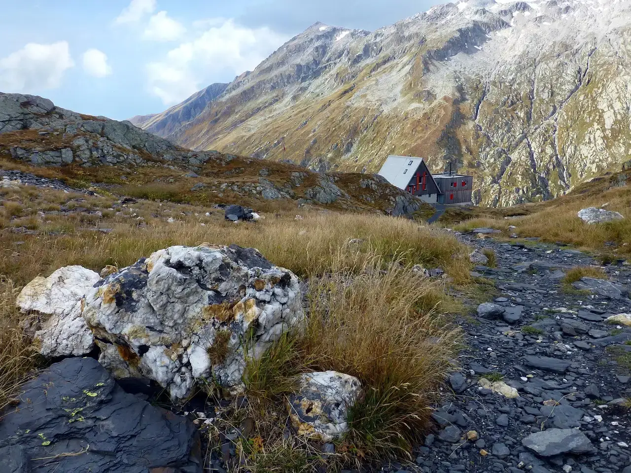 2. Lone Mountain Summit Trail (Image Credits: Pixabay)