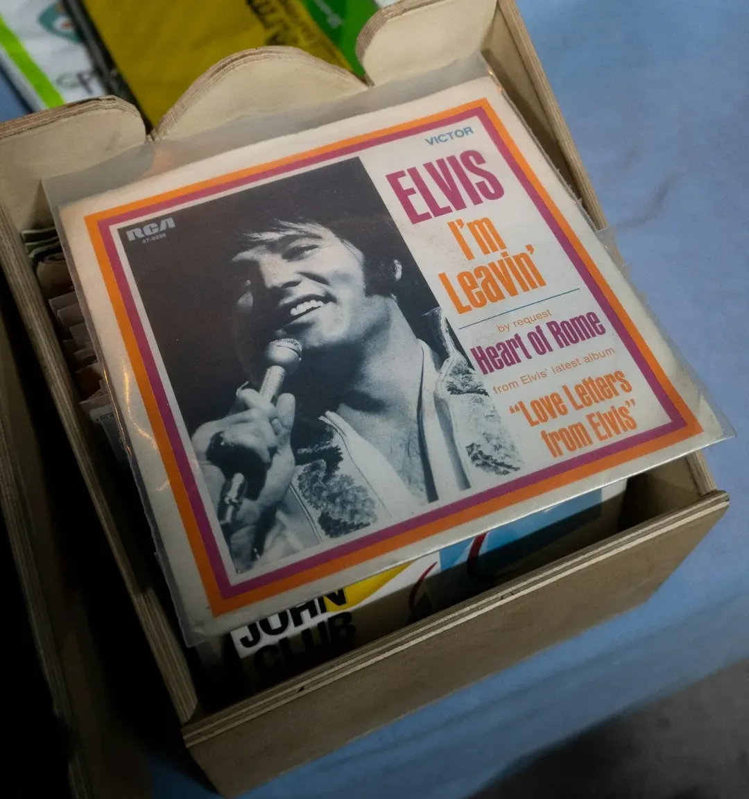 Elvis Presley: A Two-Room House and the Most Famous Name in Rock History (Image Credits: Unsplash)