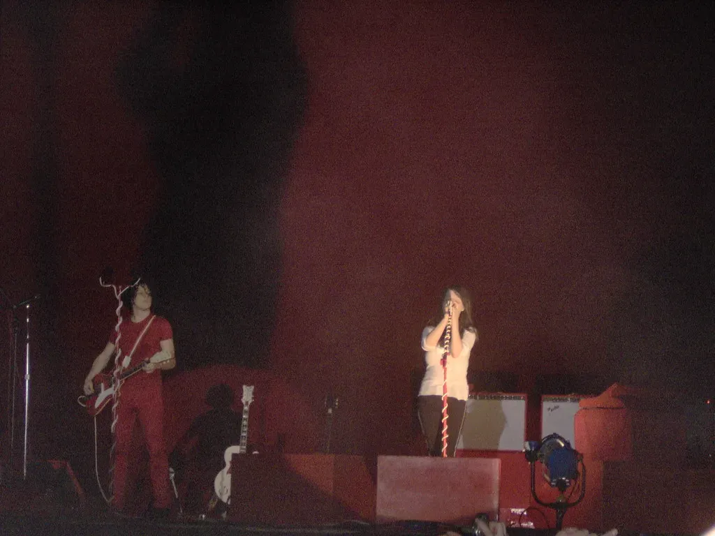 7. Meg White - The Minimalist Who Simply Chose Silence (rileyroxx, Flickr, CC BY 2.0)