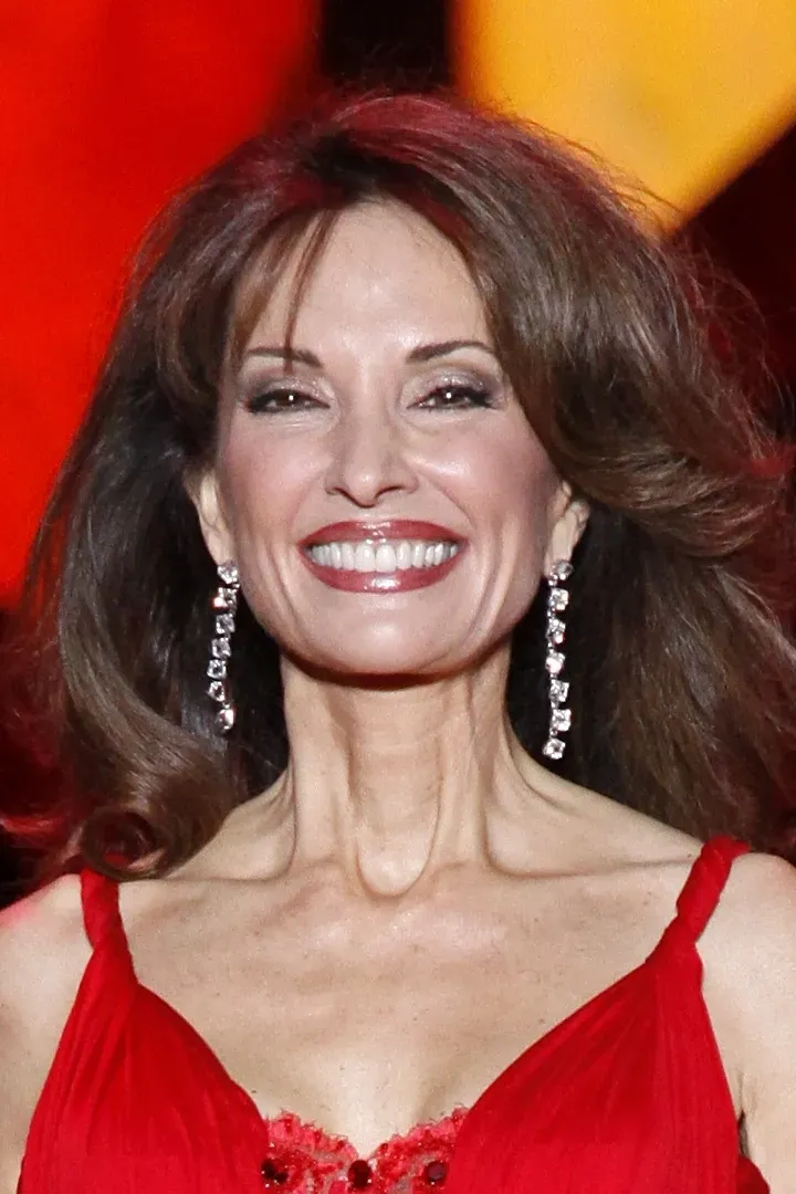 Susan Lucci as Erica Kane (The Heart Truth's Red Dress Collection 2009 Fashion Show

Uploaded by Gohe007, Public domain)