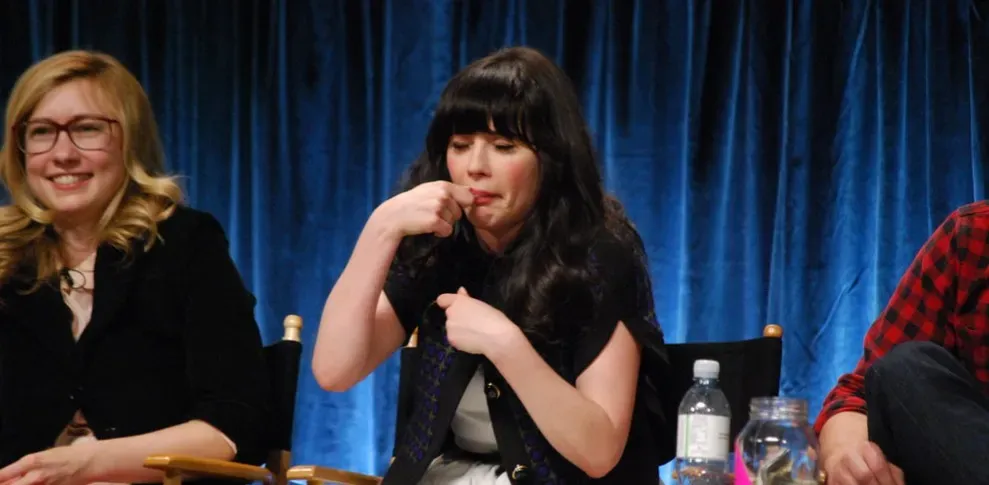 7. Zooey Deschanel and Emily Deschanel (Image Credits: Flickr)