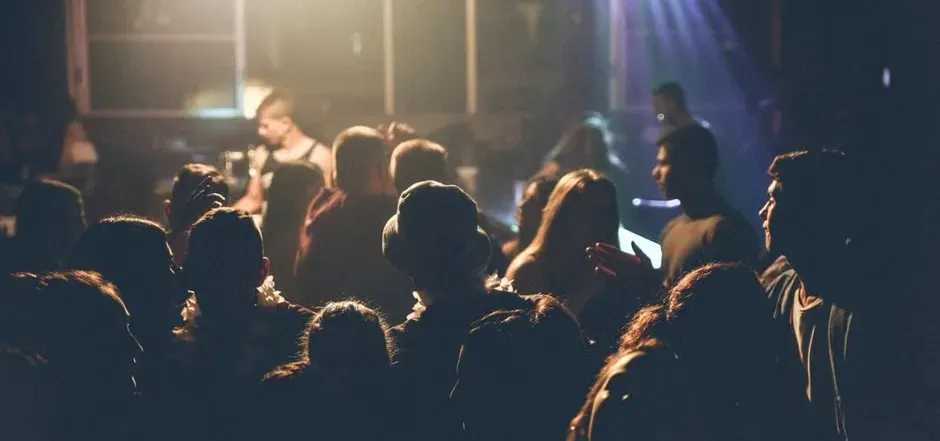 Showing up already intoxicated (Image Credits: Pexels)