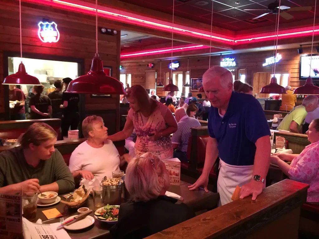 Celebrity Sightings and the Culture of Insider Access (repmobrooks, Flickr, CC BY-SA 2.0)