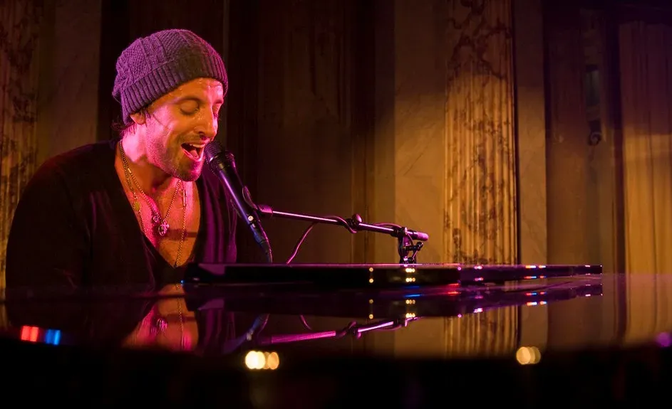 Daniel Powter and the ferry ride behind "Bad Day" (Image Credits: Flickr)